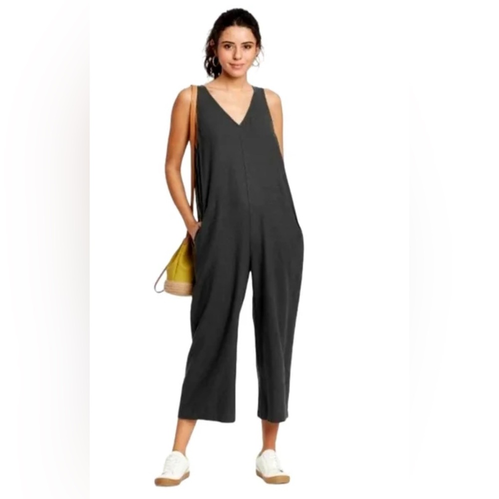 Universal Thread linen-blend relaxed fit v-neck black wide-leg jumpsuit -XS
